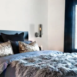 Chique wandlamp zwart met smoke glas cilinder