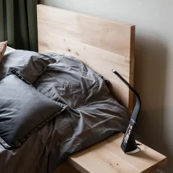 Design tafellamp zwart met klok en dimbaar LED