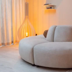 Grote vloerlamp kegel naturel hout met zwart