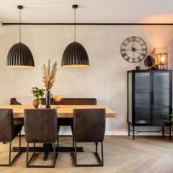 Mat zwarte hanglamp hoge koepel met relief