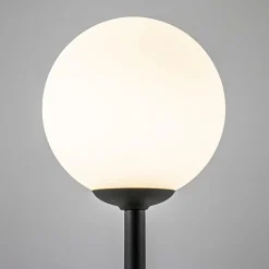 Mat zwarte tafellamp met witte glazen bol