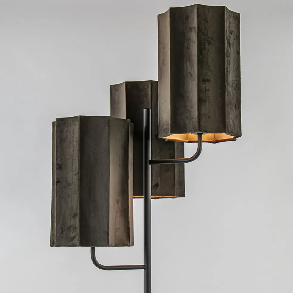 Mat zwarte vloerlamp Edisa met velvet bruine kappen