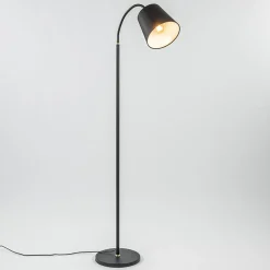 Mat zwarte vloerlamp met goud en kunststof kap