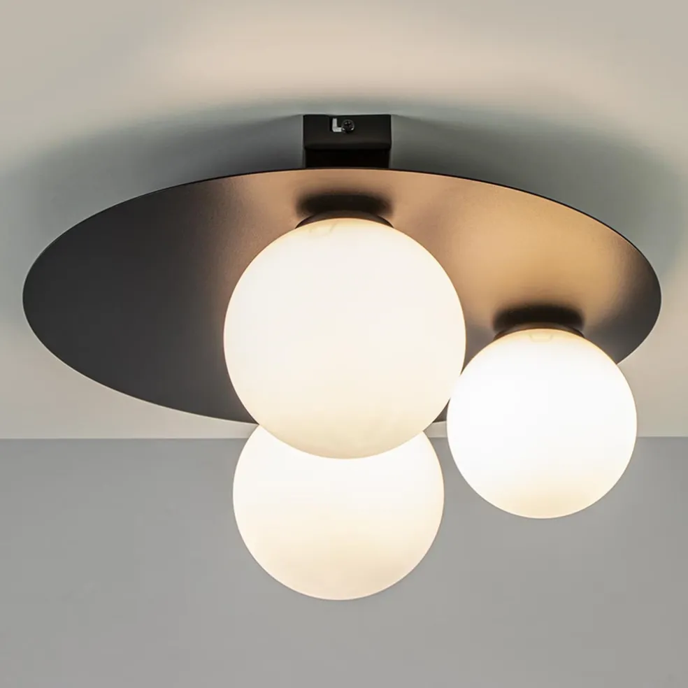 Plafondlamp zwart met 3 witte bollen