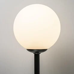 Retro wandlamp zwart met witte glazen bol