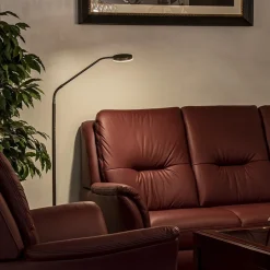 Strak klassieke leeslamp brons dimbaar