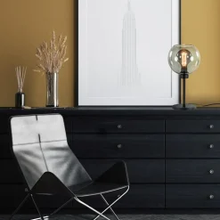 Tafellamp zwart met smoke glazen bol