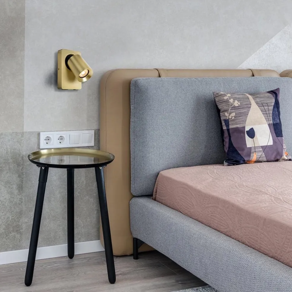 Verstelbare wandlamp mat goud inclusief dimbaar LED en USB