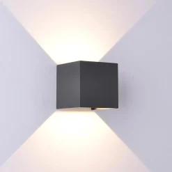 Wandlamp Davos kubus zwart IP54 2700k