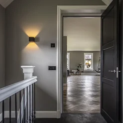 Wandlamp Stretto kubus zwart