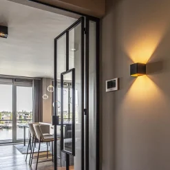 Wandlamp Stretto kubus zwart/goud